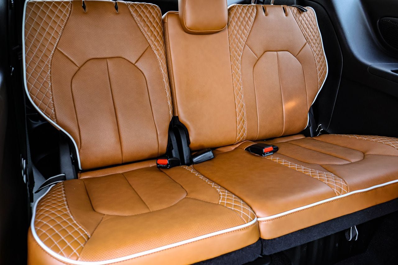 Used 2025 Chrysler Pacifica Pinnacle FWD image 21
