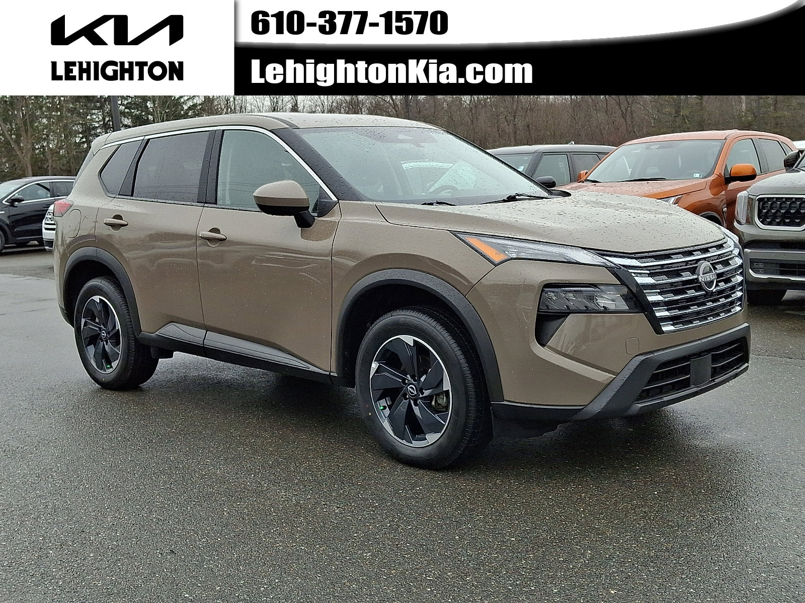 Used 2025 Nissan Rogue SV image 1