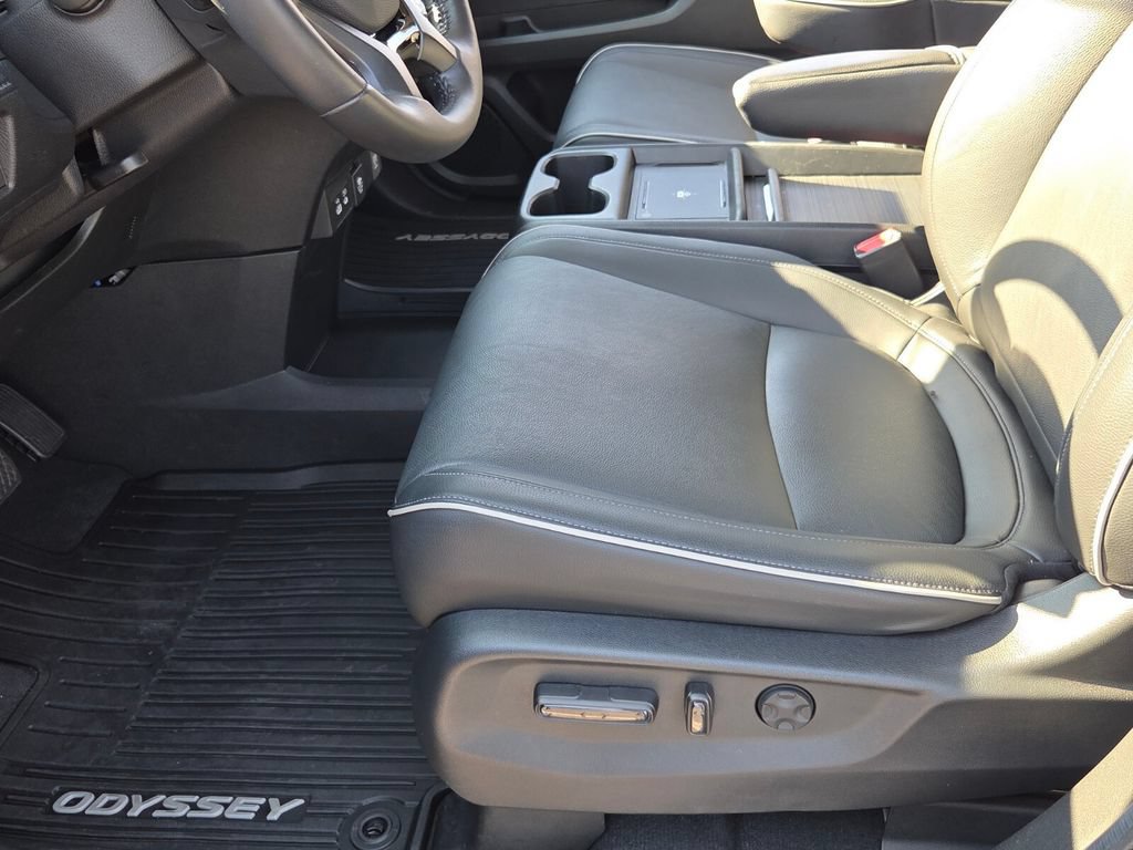 Used 2025 Honda Odyssey Touring image 5