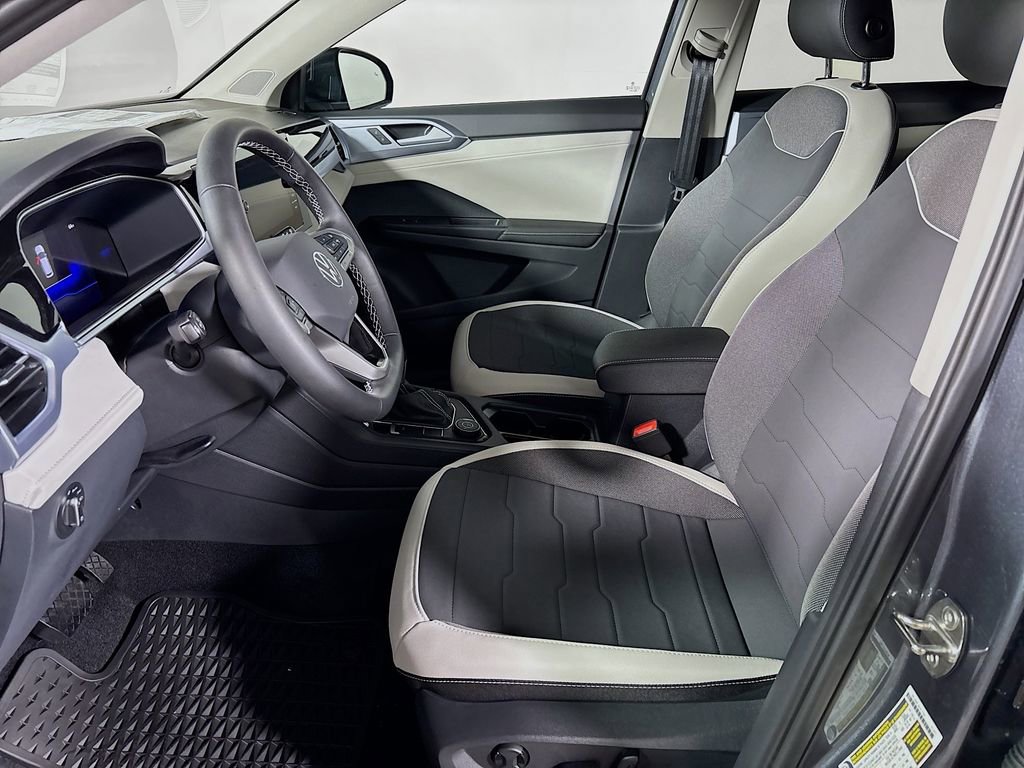 New 2025 Volkswagen Taos SE image 11