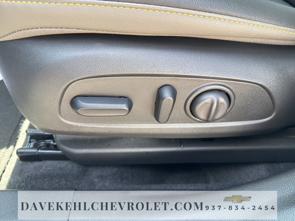 Used 2025 Chevrolet Trax ACTIV w/ Sunroof Package image 16