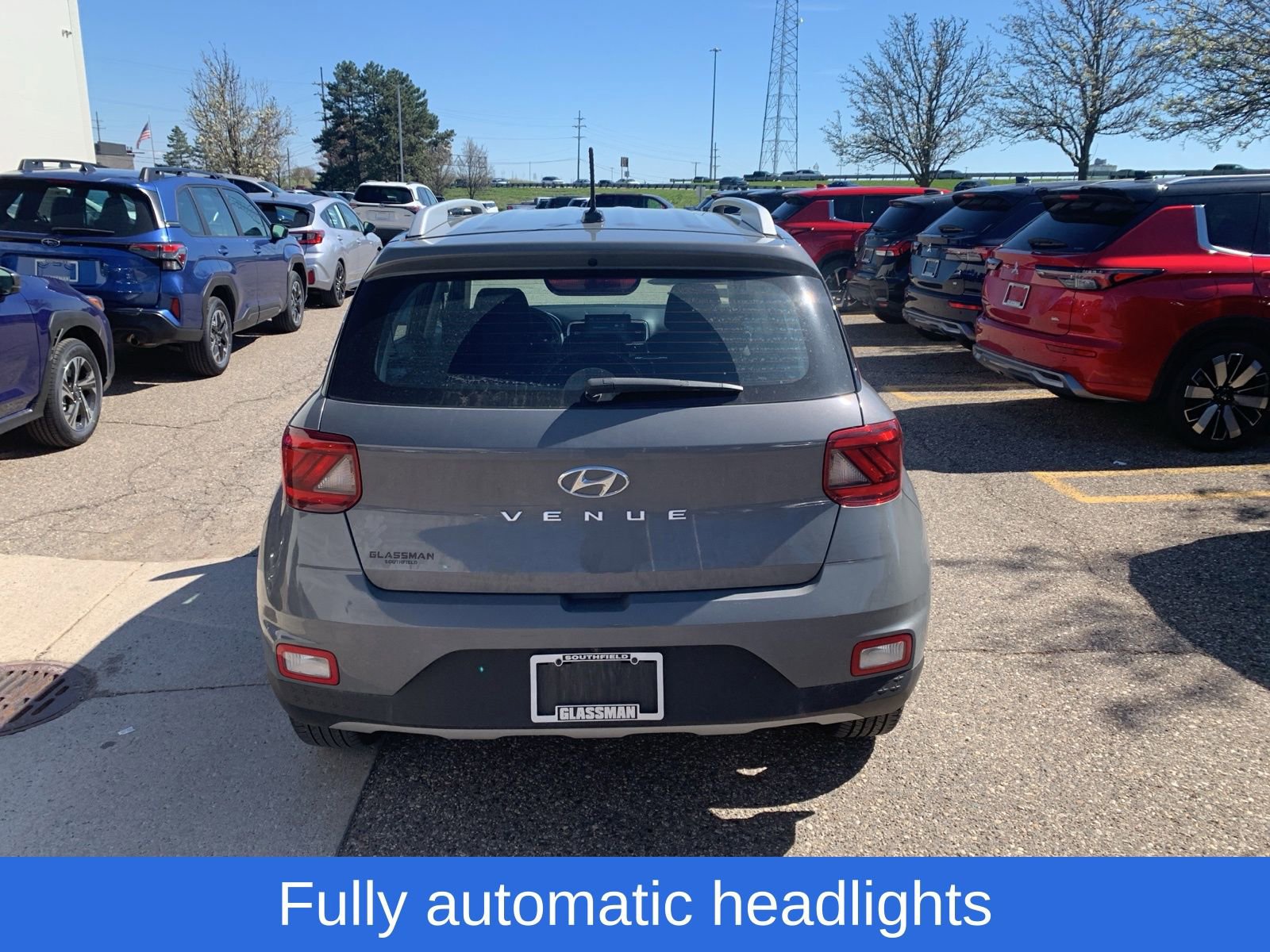 Certified 2023 Hyundai Venue SEL FWD image 5