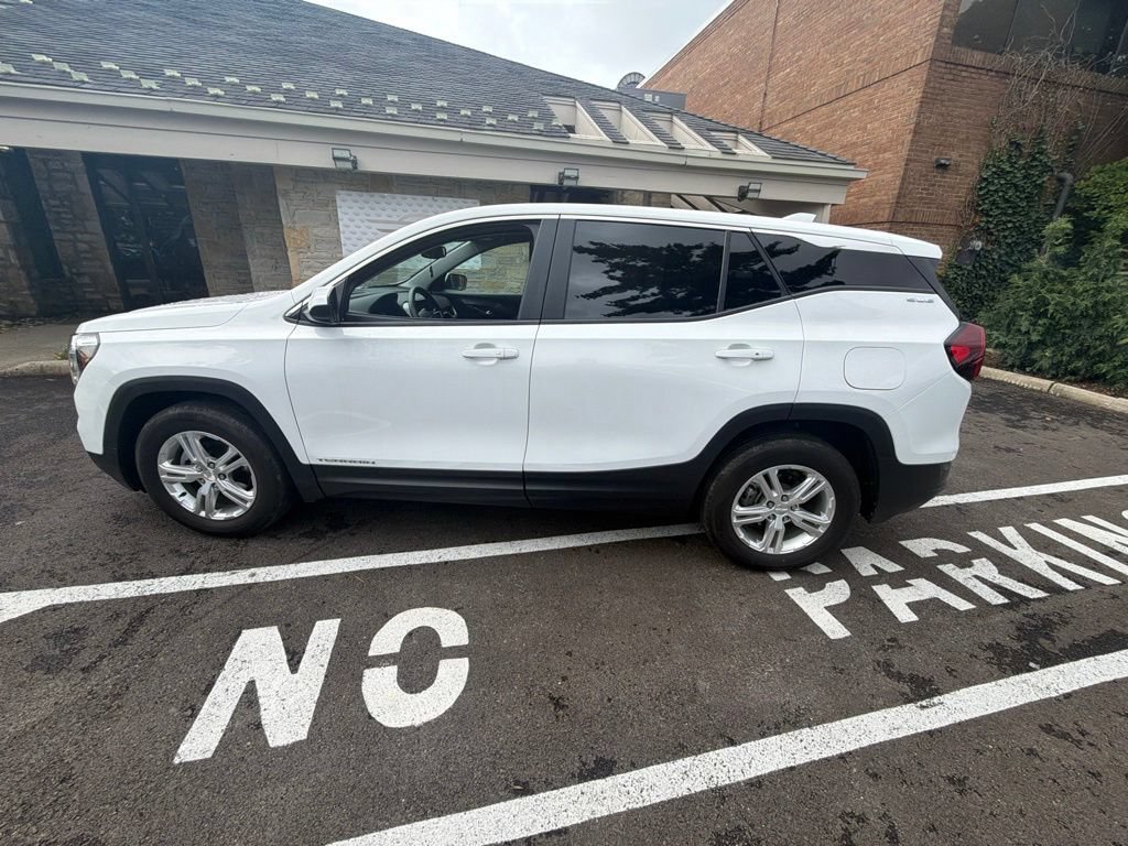 Used 2023 GMC Terrain SLE FWD image 20