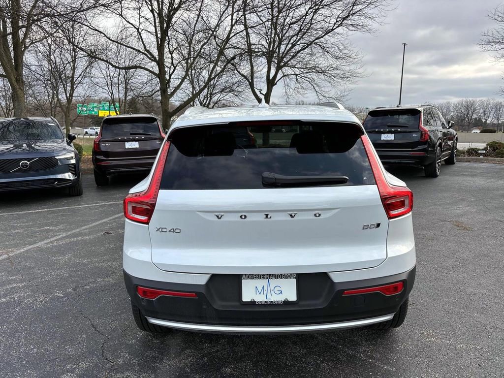 Certified 2025 Volvo XC40 B5 Plus w/ Protection Package Premier image 6