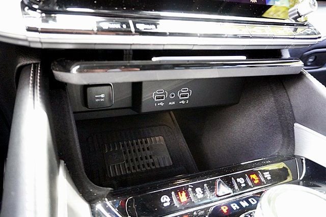 New 2026 Jeep Grand Wagoneer Limited AWD/4WD image 36