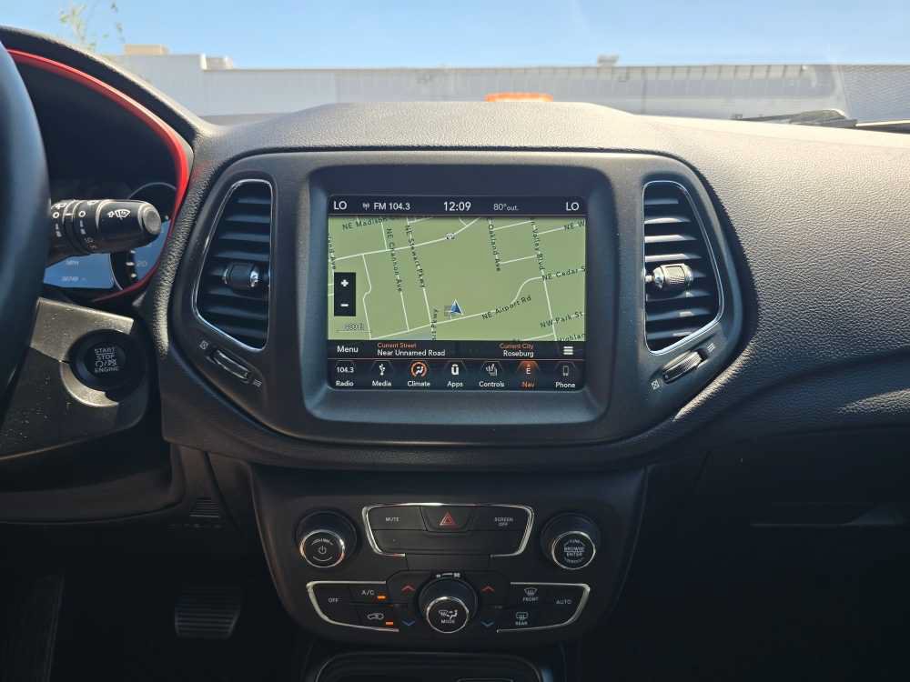 Used 2019 Jeep Compass Trailhawk w/ Leather Interior Group AWD/4WD image 12