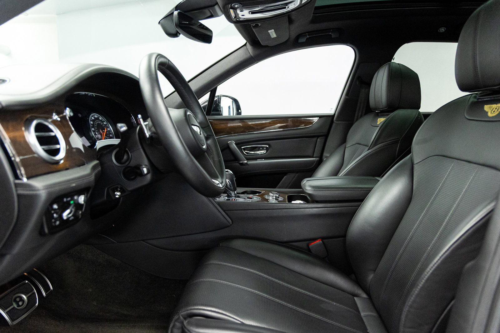 Used 2020 Bentley Bentayga image 27