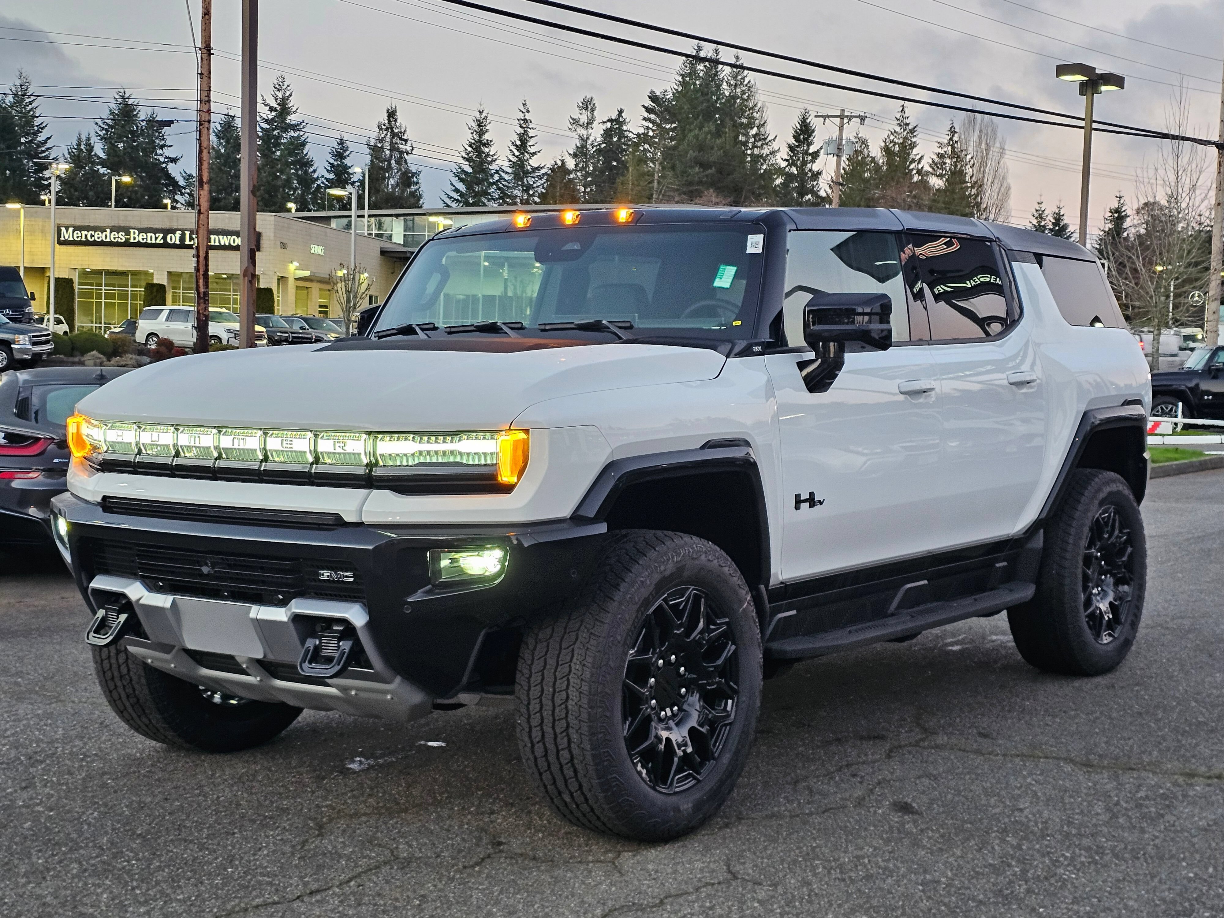 New 2026 GMC Hummer EV SUV w/ LPO, Dark Essentials Package AWD/4WD image 3