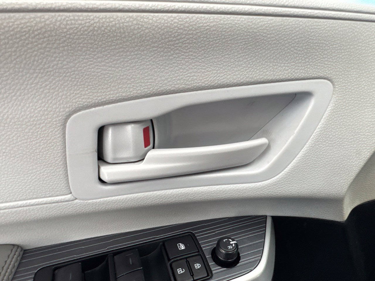 Certified 2026 Toyota Sienna LE AWD/4WD image 37