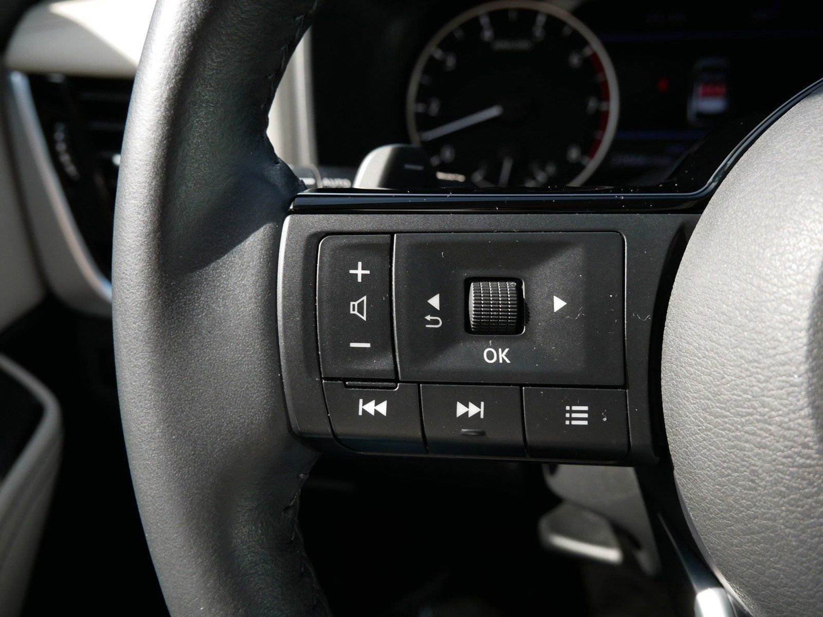 Used 2023 Nissan Rogue SL w/ SL Premium Package image 30