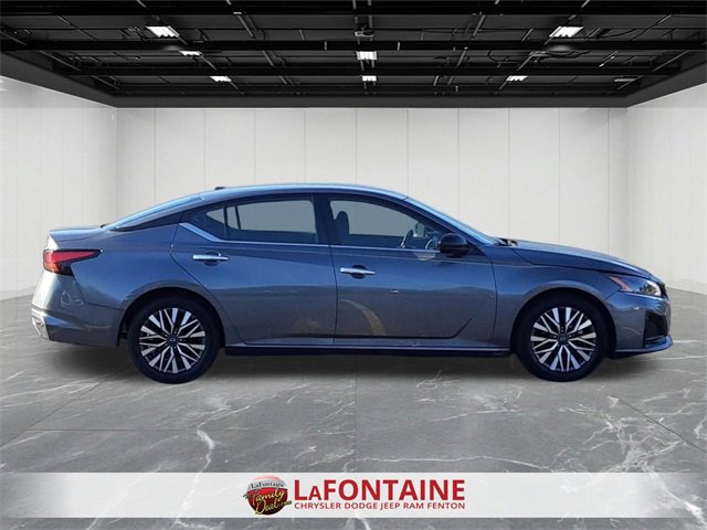 Used 2024 Nissan Altima 2.5 SV image 6