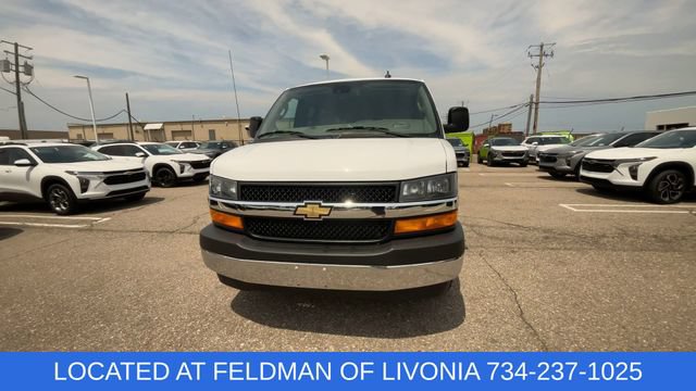 Used 2025 Chevrolet Express 3500 LT w/ LT Preferred Equipment Group RWD image 3