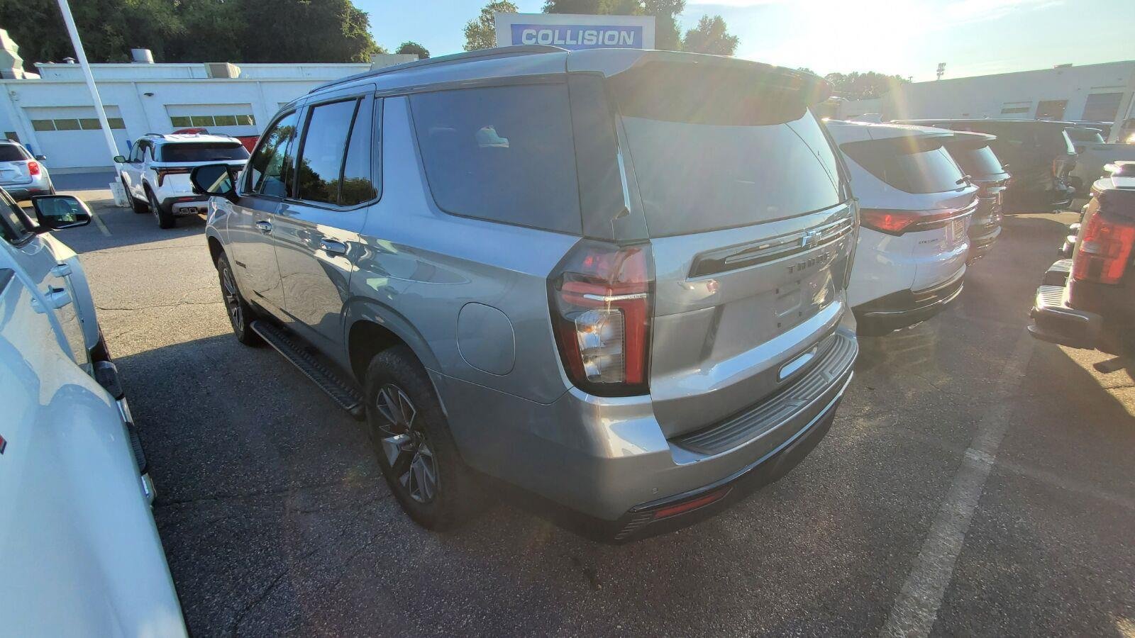Used 2023 Chevrolet Tahoe Z71 w/ Luxury Package AWD/4WD image 9