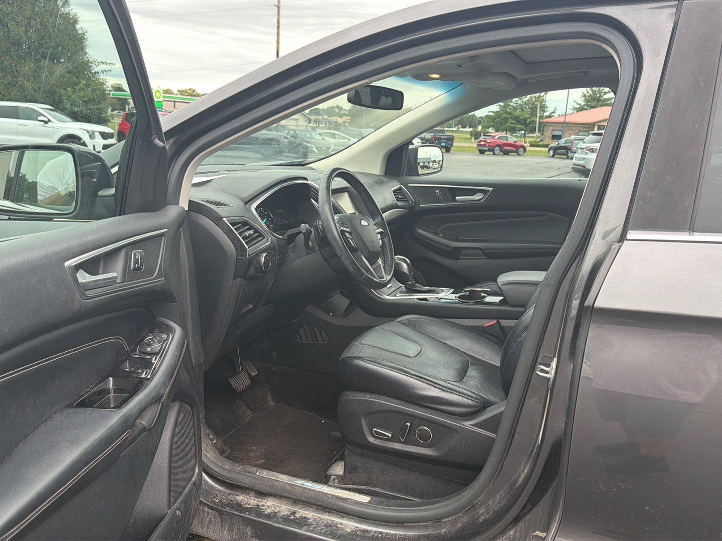 Used 2015 Ford Edge Titanium w/ Equipment Group 301A FWD image 9