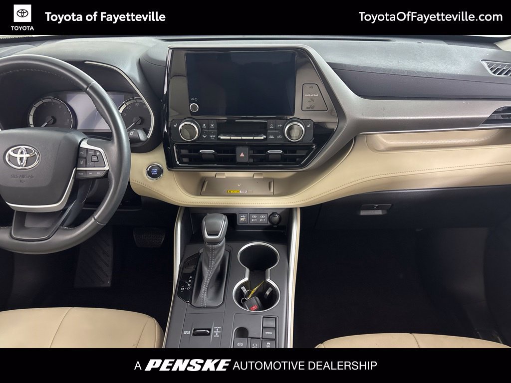 Used 2023 Toyota Highlander XLE FWD image 22
