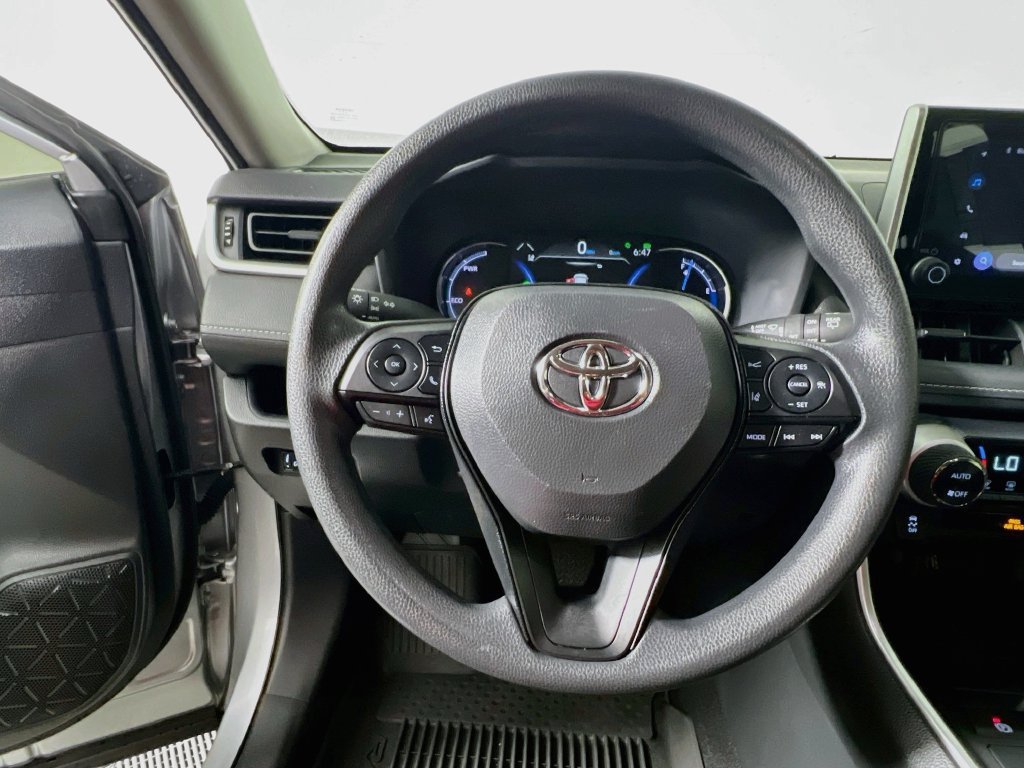 Used 2025 Toyota RAV4 XLE AWD/4WD image 17