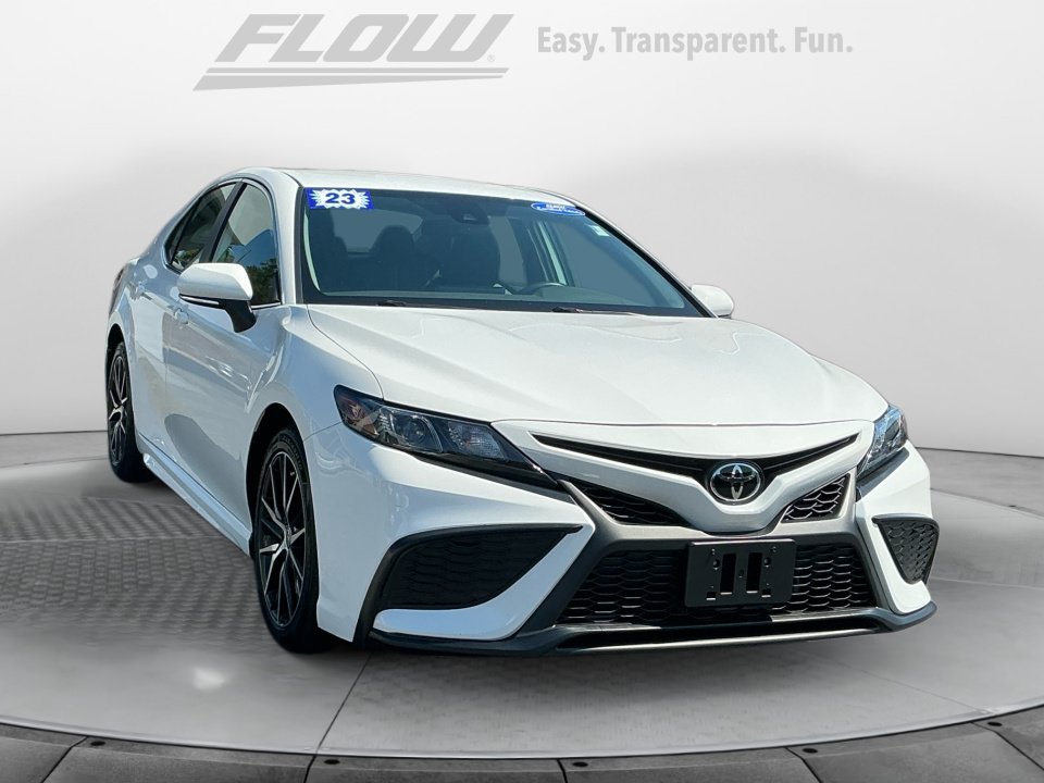 Used 2023 Toyota Camry SE FWD image 1