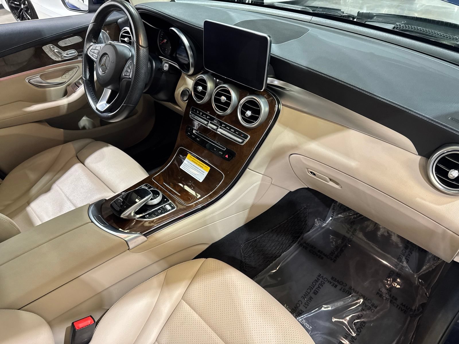 Used 2017 Mercedes-Benz GLC 300 4MATIC image 36