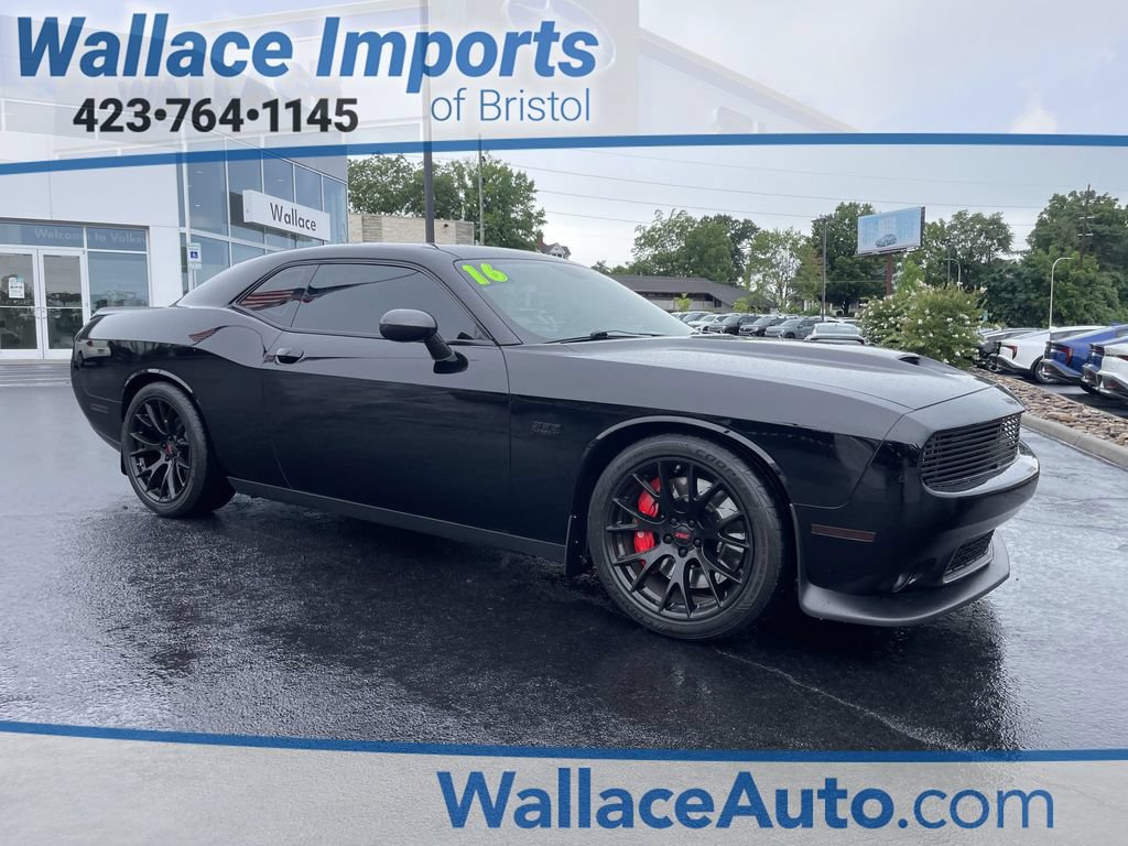 Used 2016 Dodge Challenger SRT w/ Technology Group RWD image 1