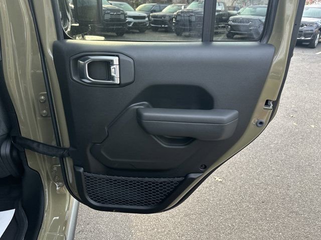 New 2026 Jeep Gladiator Rubicon w/ Technology Group image 16
