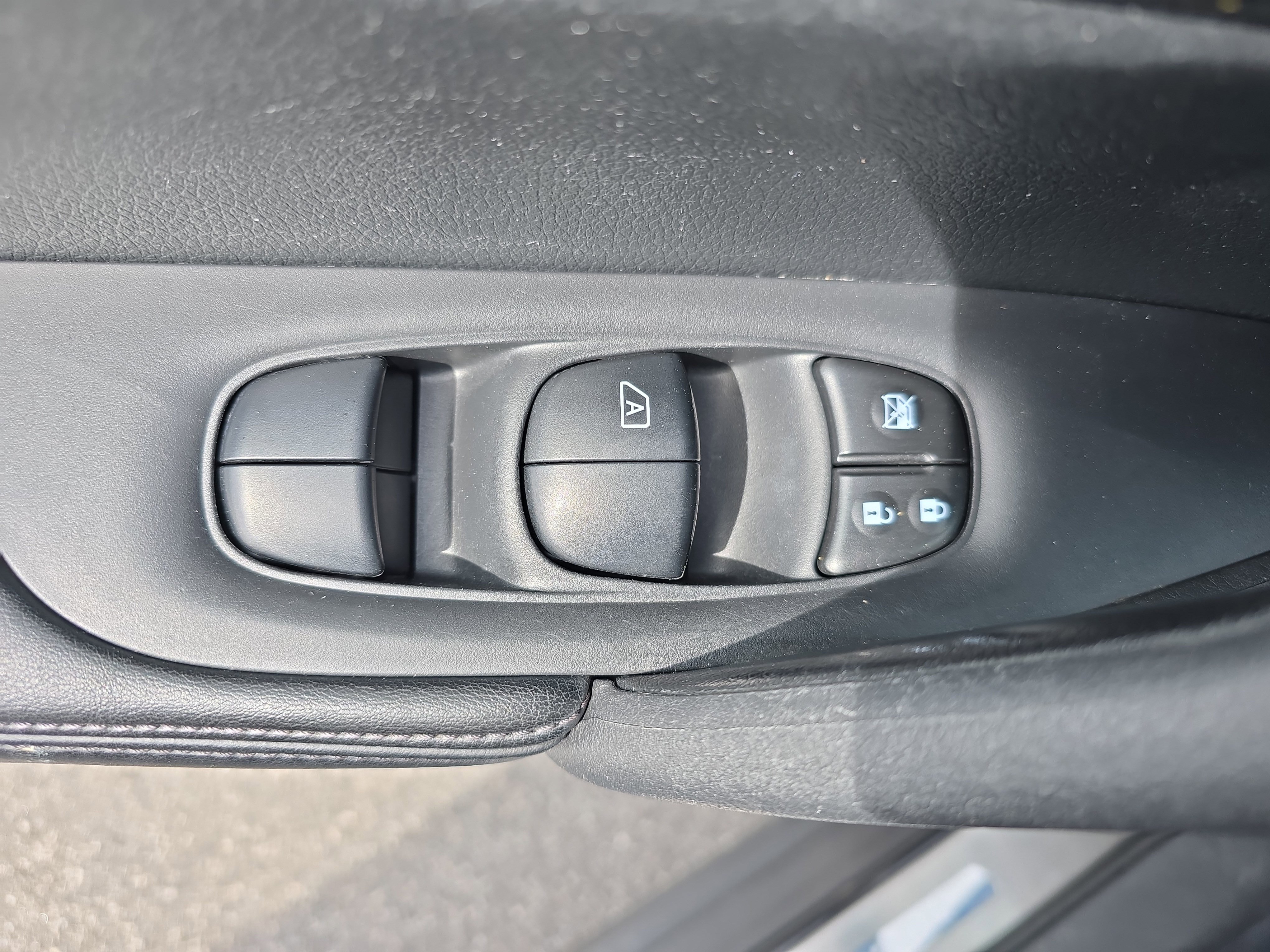 Used 2017 Nissan Rogue SV w/ Midnight Edition image 24