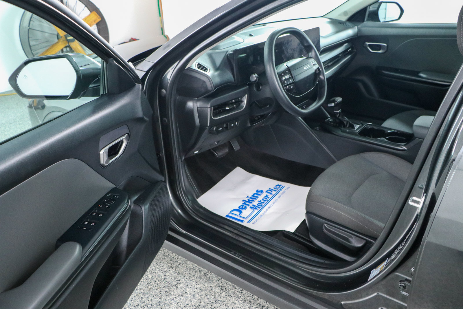 Used 2025 Kia K4 FWD image 3