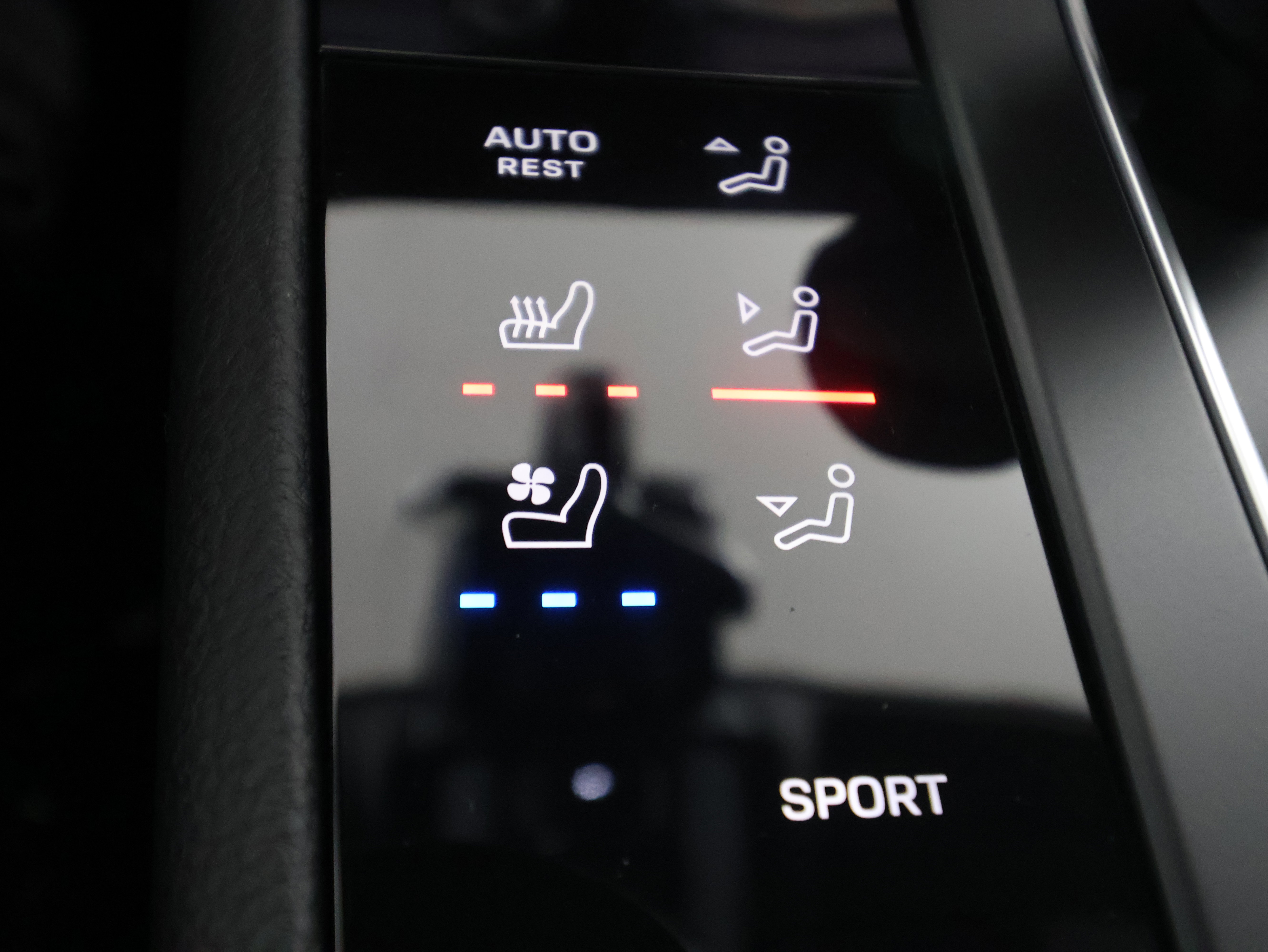 Used 2025 Porsche Macan image 23