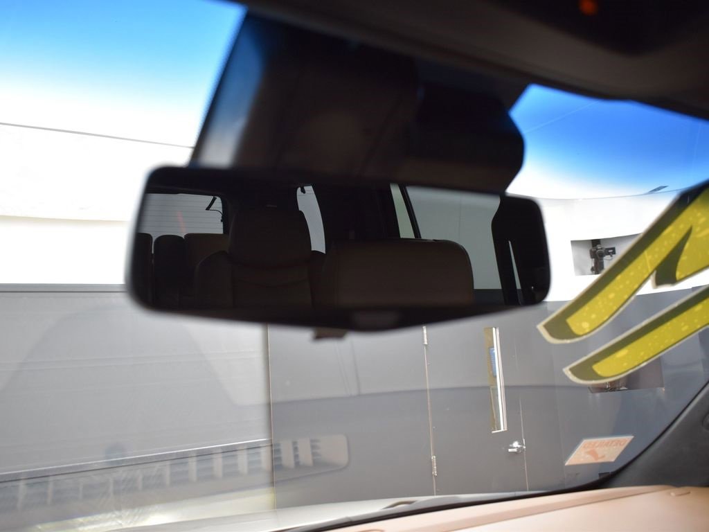 Used 2017 Cadillac Escalade Platinum image 16