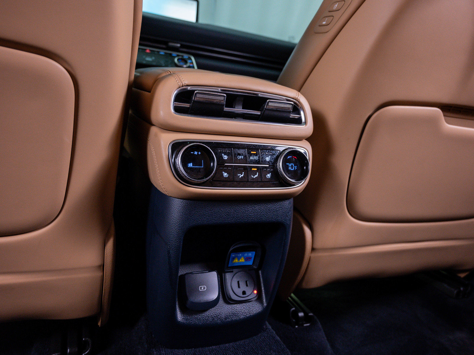 Used 2024 Genesis GV80 3.5T w/ Prestige Matte Package image 17