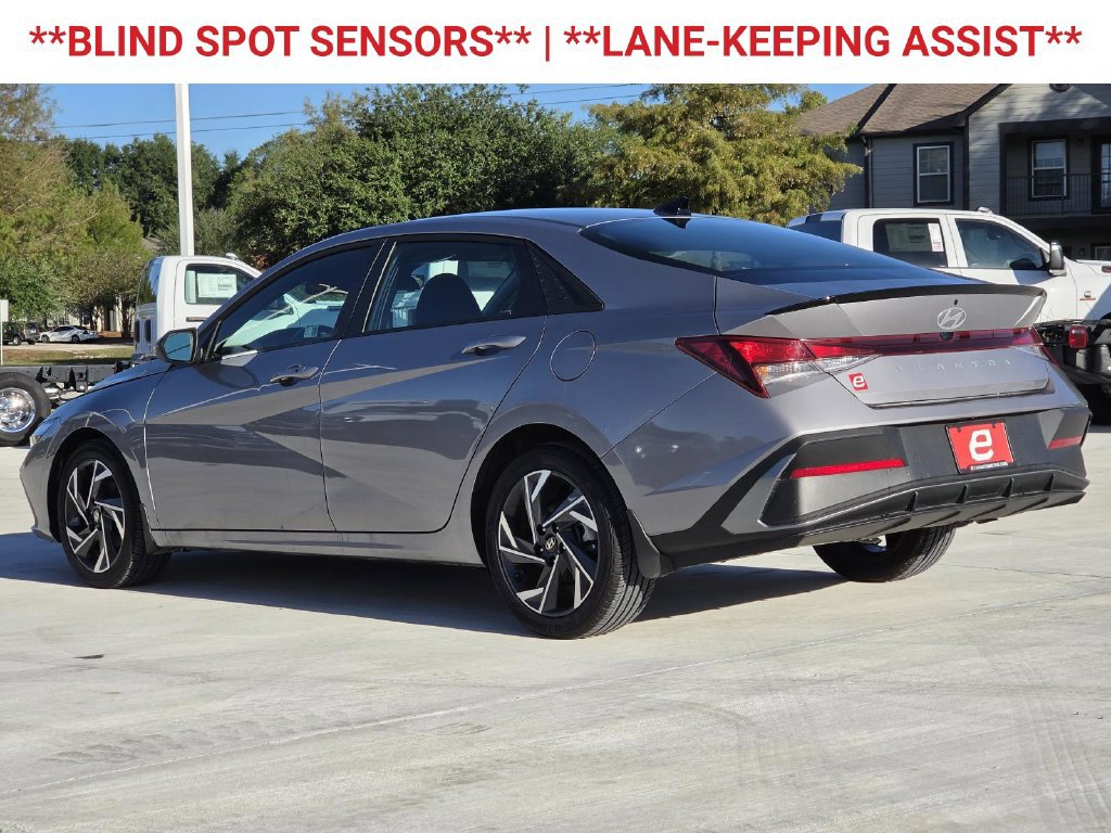 Used 2025 Hyundai Elantra Sport FWD image 6