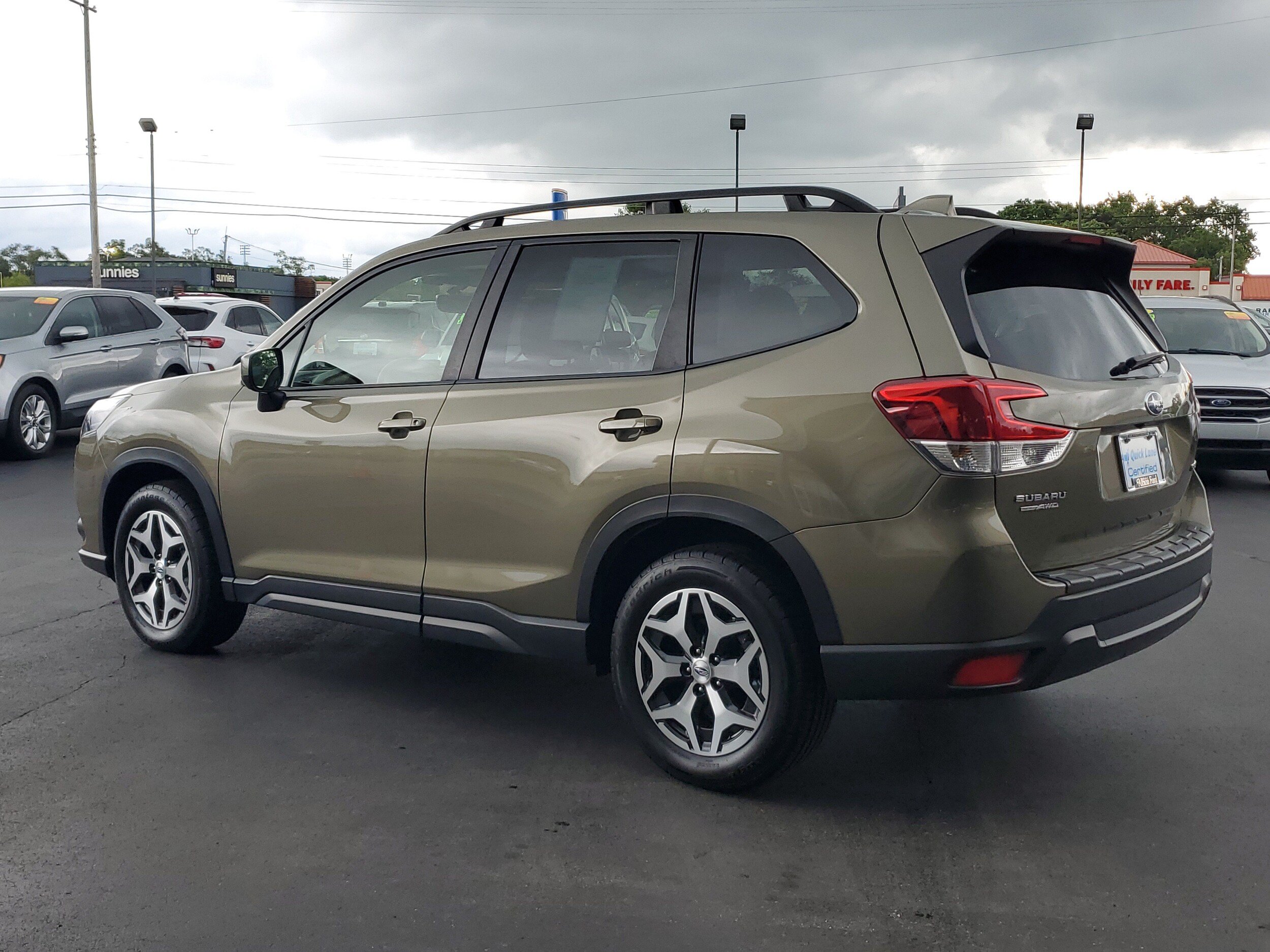Used 2023 Subaru Forester Premium w/ Popular Package #2 AWD/4WD image 3