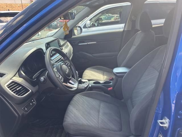Used 2023 Kia Seltos LX image 5