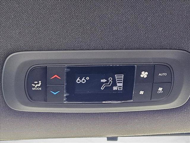 Used 2025 Chrysler Pacifica Select FWD image 16