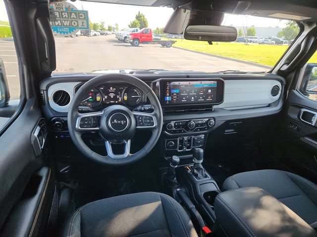 Used 2025 Jeep Wrangler Unlimited Sahara AWD/4WD image 34