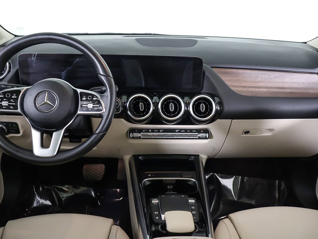 Used 2022 Mercedes-Benz GLA 250 4MATIC w/ Premium Package image 34