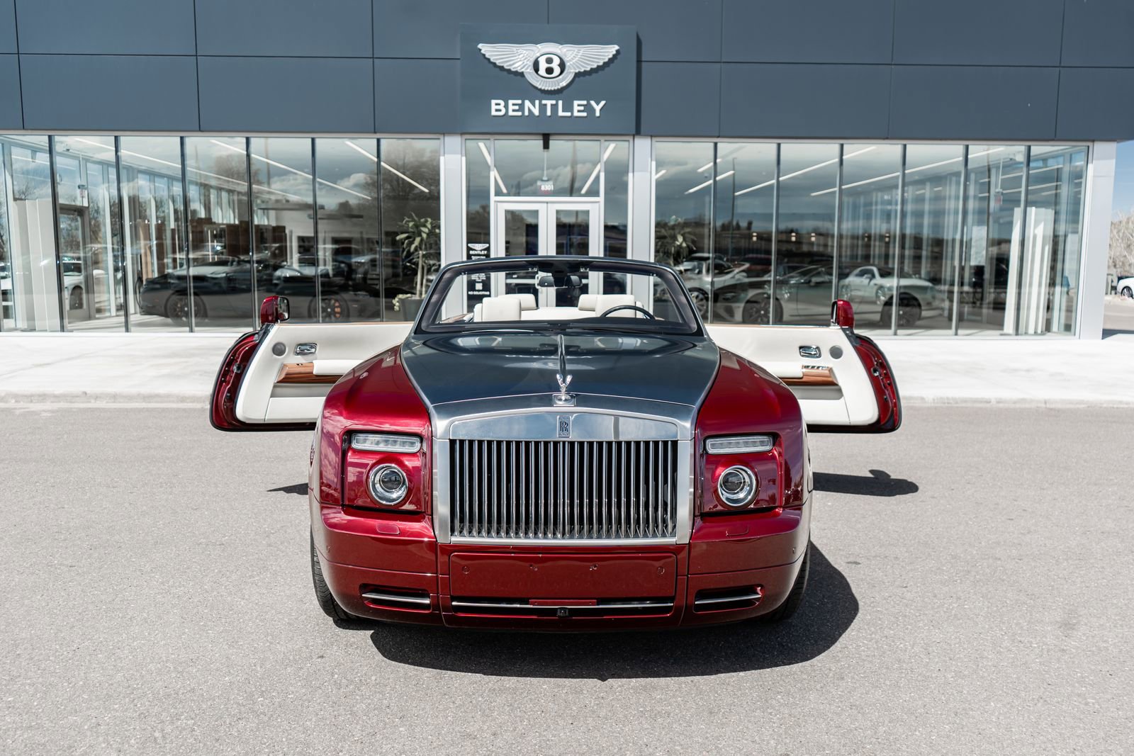 Used 2010 Rolls-Royce Phantom Drophead Coupe image 24
