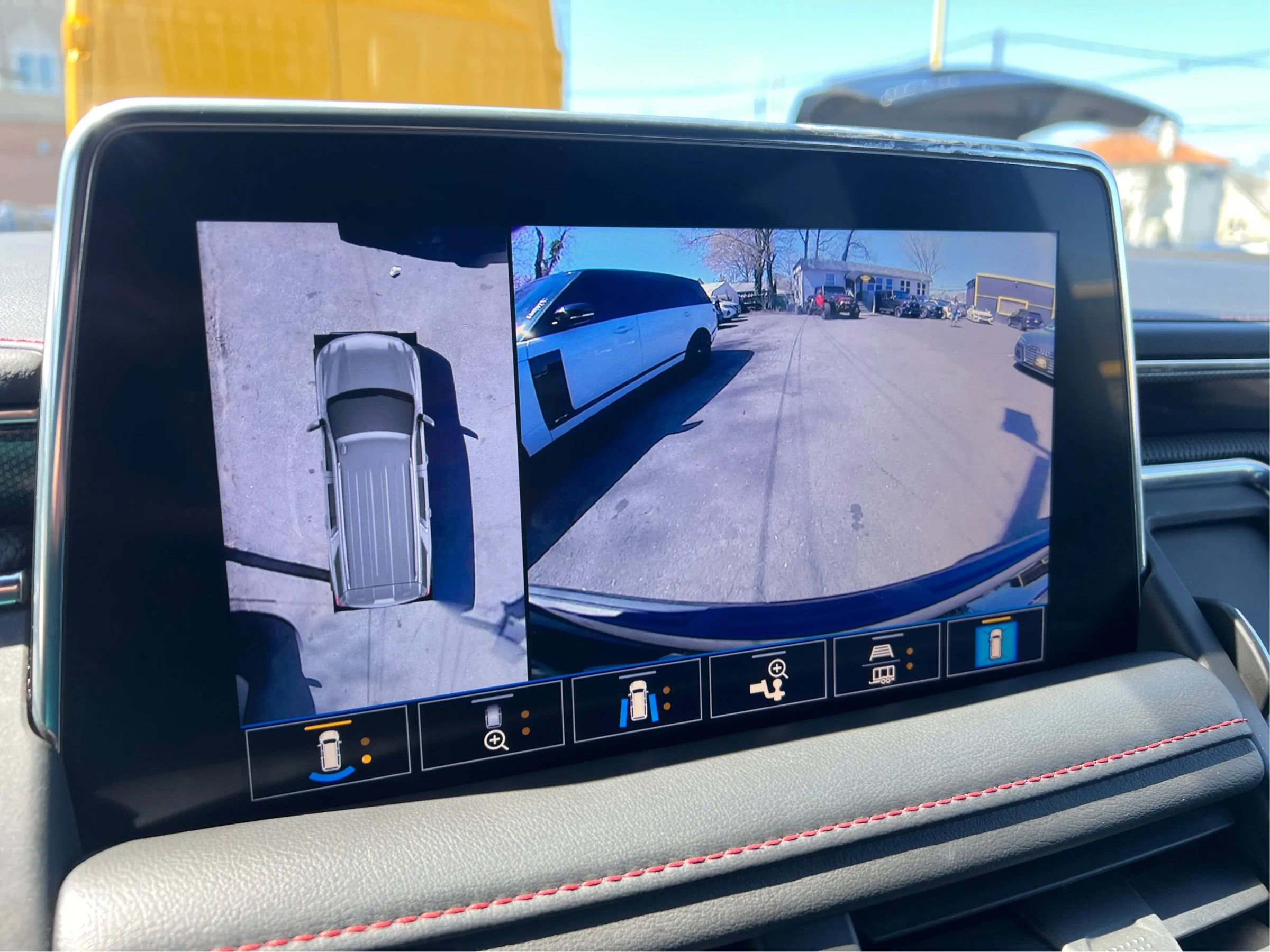 Used 2021 Chevrolet Suburban RST w/ Luxury Package image 27