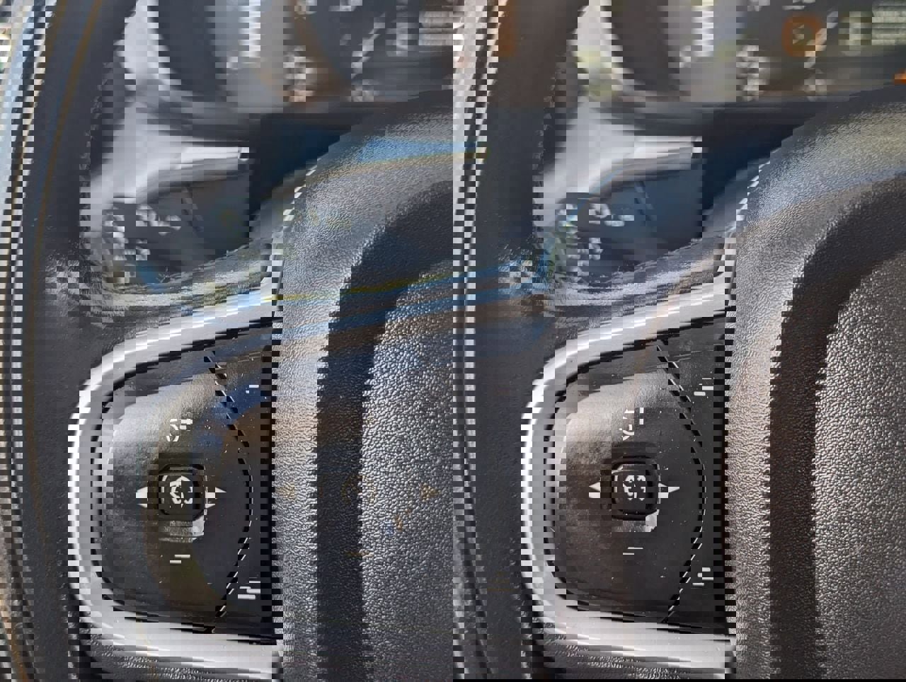 Used 2019 Volvo XC60 T5 Momentum w/ Premium Package image 35