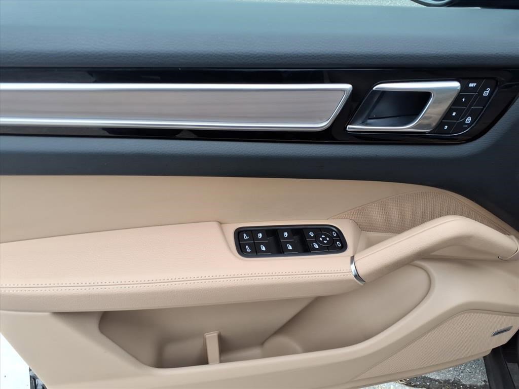 Used 2023 Porsche Cayenne S image 17
