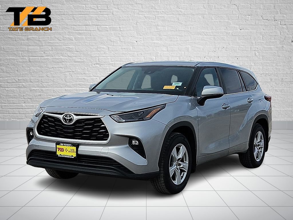 Used 2024 Toyota Highlander LE image 1