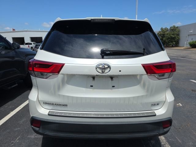 Used 2017 Toyota Highlander XLE FWD image 5