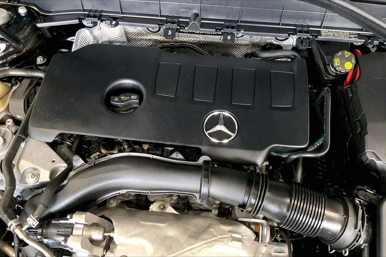 Used 2020 Mercedes-Benz GLB 250 w/ Premium Package image 32