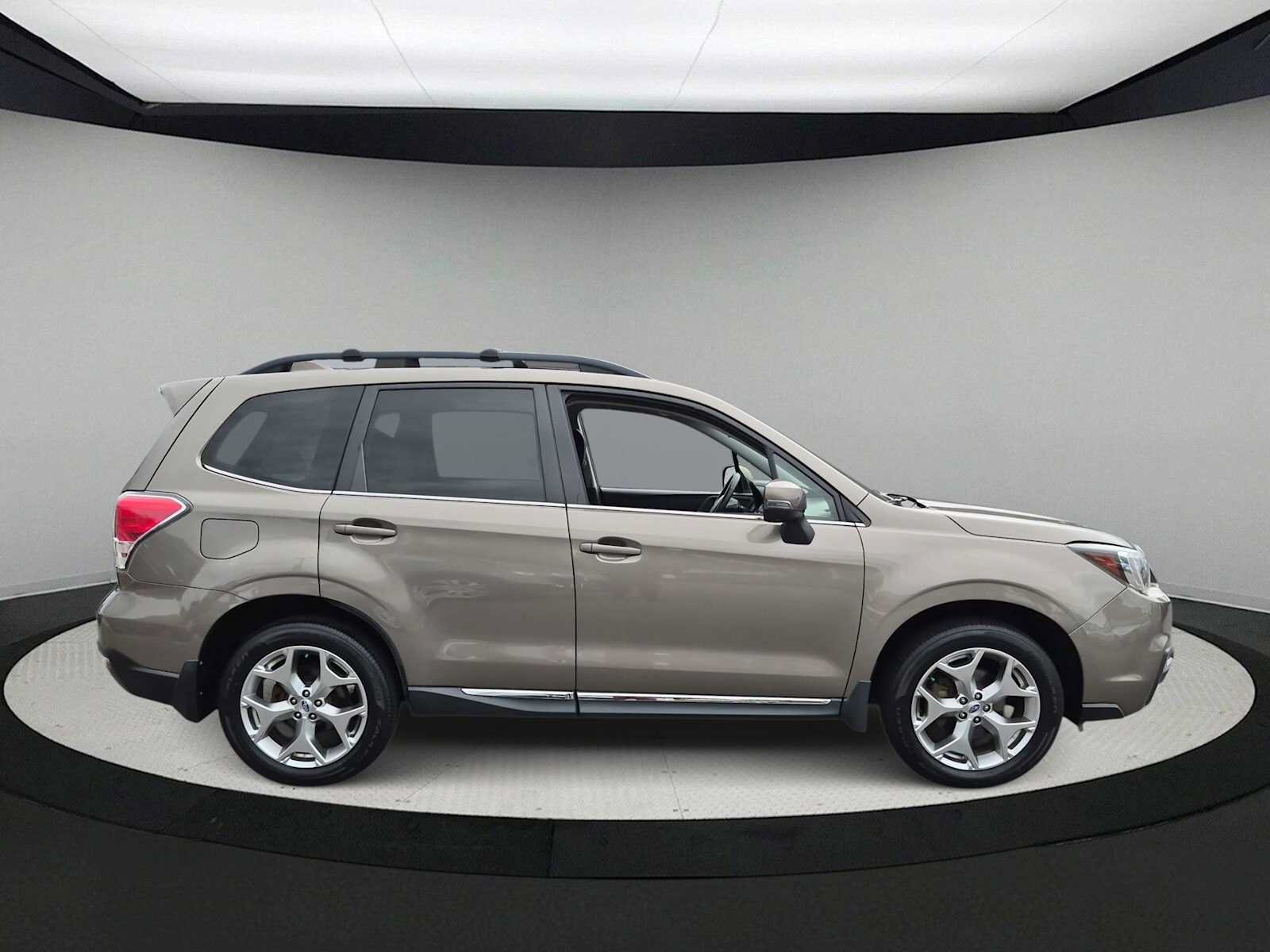 Used 2018 Subaru Forester 2.5i Touring AWD/4WD image 9