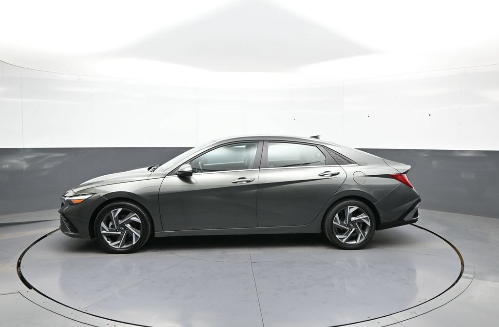 Used 2024 Hyundai Elantra Limited FWD image 9