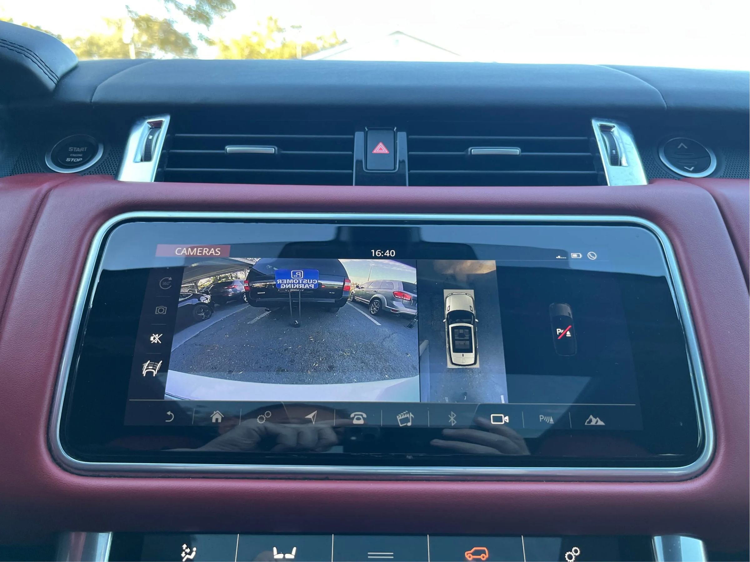 Used 2022 Land Rover Range Rover Sport SVR image 34