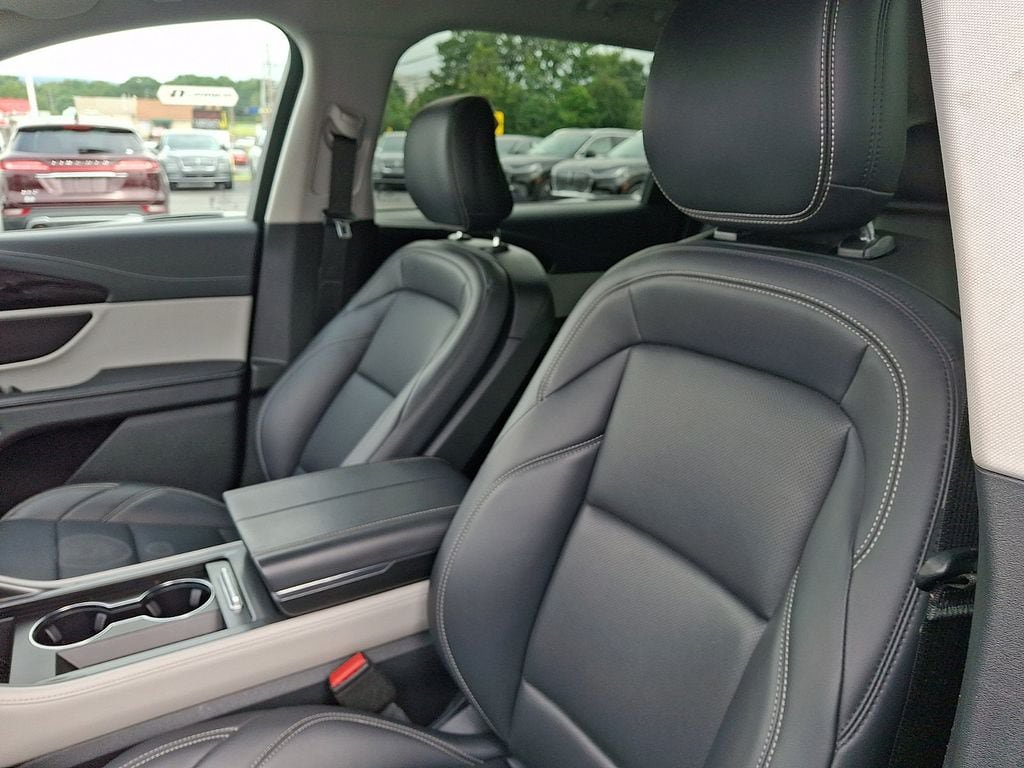 Certified 2025 Lincoln Nautilus Premier AWD/4WD image 14