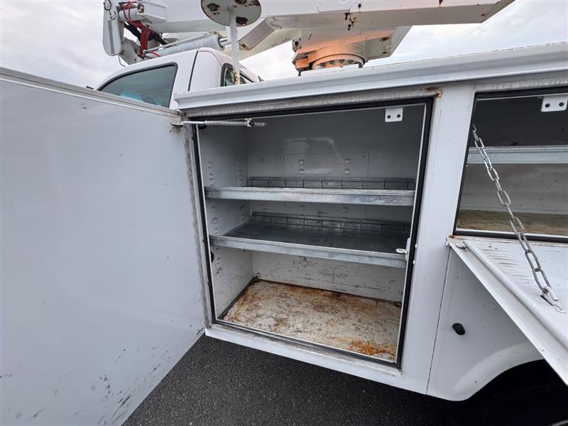 Used 2004 Ford F550 4x4 Regular Cab Super Duty image 40