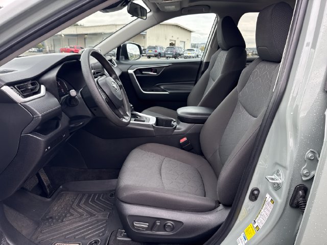 Used 2023 Toyota RAV4 XLE w/ Convenience Package FWD image 17
