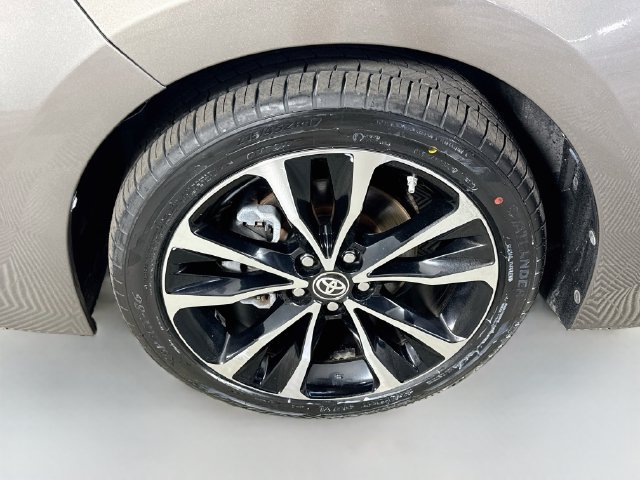 Used 2018 Toyota Corolla SE FWD image 36