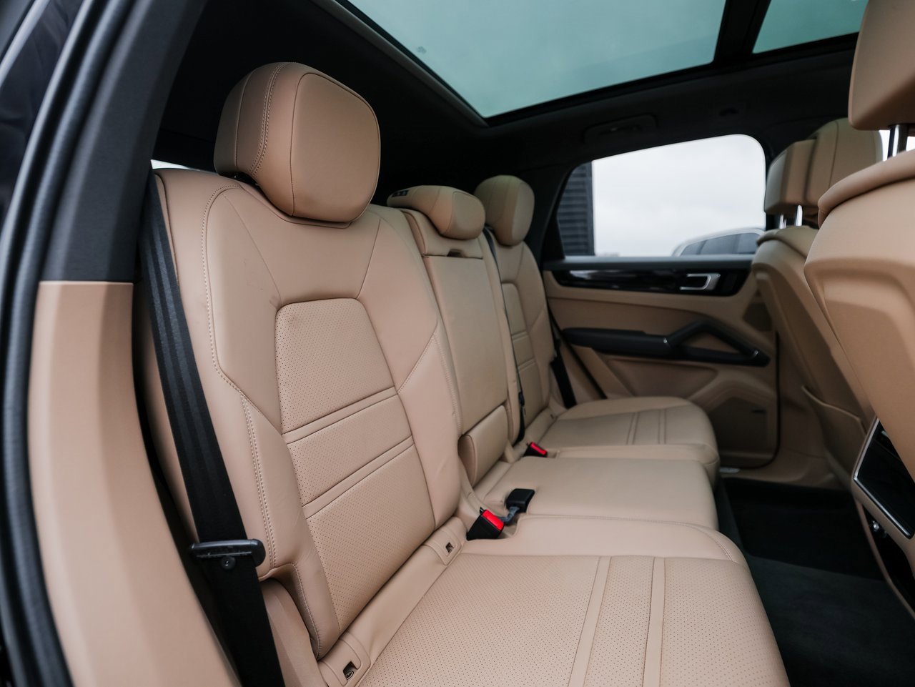 Certified 2022 Porsche Cayenne E-Hybrid image 24